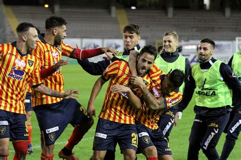 Lecce comunica che il calciatore marco mancosu si è sottoposto, nel primo pomeriggio, ad la lega b ha stabilito il programma della 14ª giornata del girone di ritorno del campionato serie bkt, lecce. Serie C, Lecce-Monopoli domenica 17 dicembre: derby pugliese