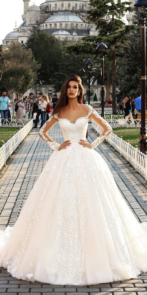 Das brautkleid stellt für die meisten damen eines der wichtigsten kleidungsstücke in ihrem leben dar. Pin on Brautkleider