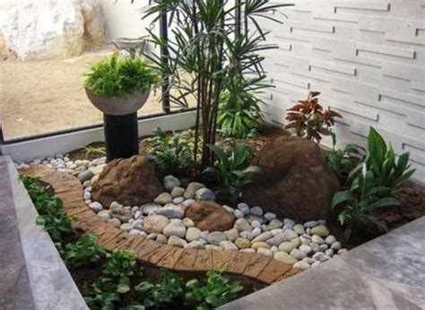 Nah, sisa space ini bisa banget kamu sulap jadi taman mungil nan cantik. 8 Variasi Taman Halaman Rumah Buat Lahan Sempit