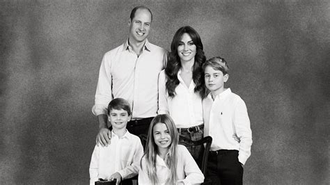 Kate Middleton And Prince William Release Super Sleek Christmas Card Photo With George