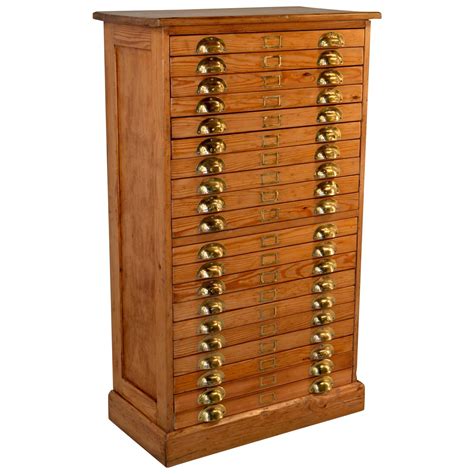 From the smaller model gl to the larger model glx, this series offers storage for of all size and types of artifacts and specimens. 19th Century English Pine Specimen Cabinet at 1stdibs