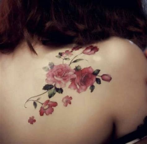 Where there is life, there will also be death, and so roses and skulls are a popular theme for both males and females! Aesthetic rose back tattoo | Rose tattoo on back, Back ...