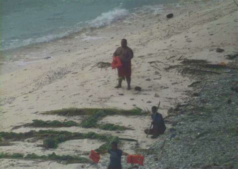 3 Men Shipwrecked Found On Deserted Island Sfgate