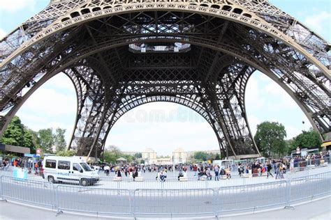 Tourists Under Eiffel Tower Editorial Image Image Of Paris Street