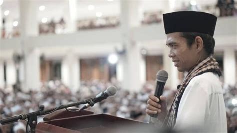 Ustadz abdul somad dan fatimah. Profil dan Biodata Ustadz Abdul Somad, ulama Indonesia ...