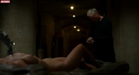 Naked Léa Seydoux in Crimes Of The Future