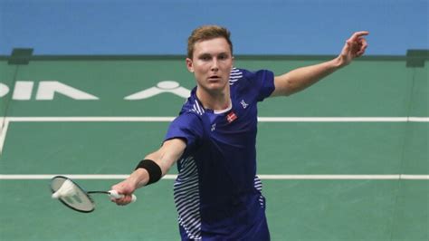 In 2010, he was the world junior champion, the first ever european to win the title. Viktor Axelsen finaleklar i Indonesien | Badminton | DR