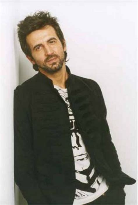 Si è sposato mercoledì sera a brescia, a palazzo loggia con rito civile, il cantante omar pedrini con la compagna veronica scalia, avvocato. Omar Pedrini - C.D.A. Studio Di Nardo S.r.l.