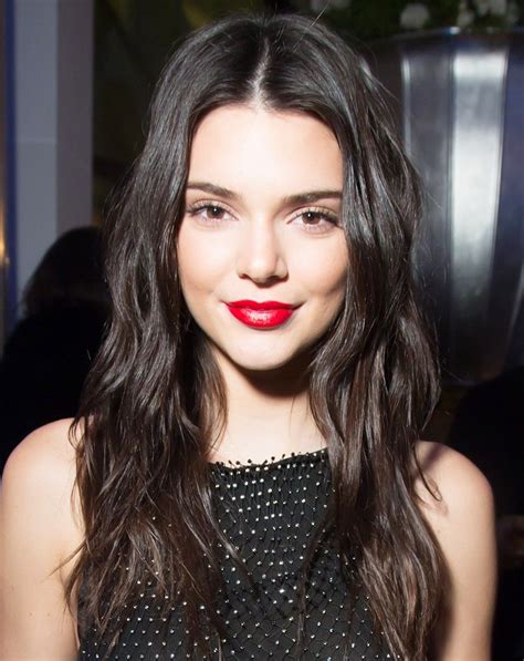 This Is How Kendall Jenner Keeps Her Skin Clear Kendall Jenner Style