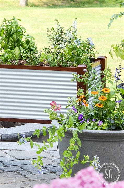 Texas gardeners are discovering that raised bed gardens can help download full publication: PLANTING HERBS IN RAISED BEDS - StoneGable