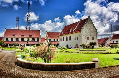 Harga tiket masuk panorama pabongbon hanya rp 15 ribu saja per orang. 10 Benteng Bekas Kolonial Belanda Paling Instagramable di ...