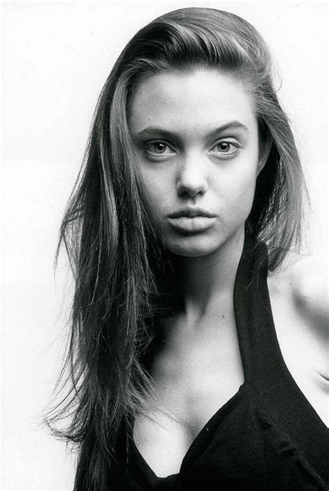First Photoshoot Of Angelina Jolie When She Was 15 Years Old Fubiz Media