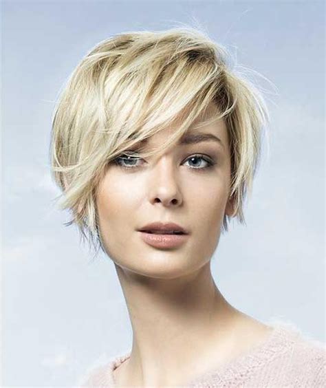 A short pixie cut with long side bangs is an ideal choice for women with round faces and glasses. 2020 Latest Short Haircuts For Round Faces Women