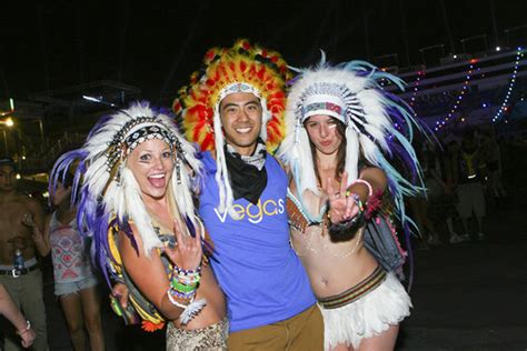 40 Ridiculous People In Headdresses At Music Festivals Houston