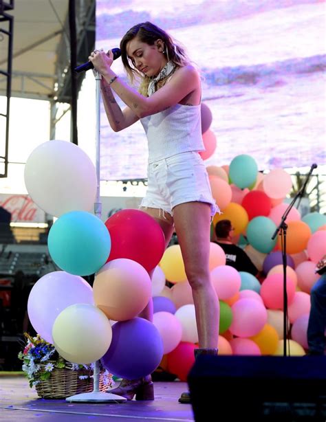Miley Cyrus Performs At Kiis Fms Wango Tango In Carson