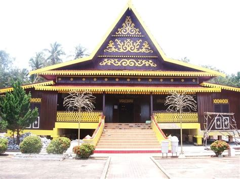 Kadang diperlukan beberapa aplikasi desain rumah untuk membantu anda membuat desain, merancang dekorasi, dan membuatnya sesuai. Foto Desain Rumah Adat pada Terbaik Foto Desain Rumah Adat ...