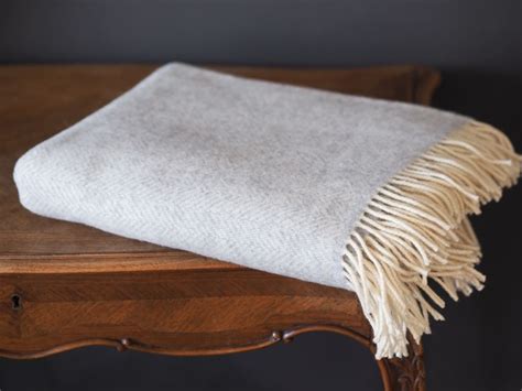 Fleece merino unterscheidet sie von anderen schafrassen. Irische Kuscheldecke aus Merino-Wolle und Kaschmir ...