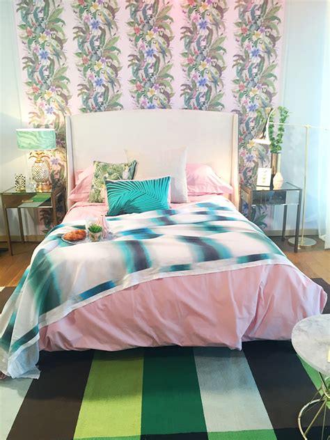 It's a wonderful idea to pick wallpapers with tropical prints such as pink flamingos, palm trees and hibiscus, among other. Trend: How to design a Tropical bedroom - Sophie Robinson