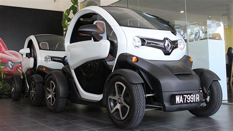 Built in a two door enclosed body style, the twizy features a central driving position, with a seat. Renault Twizy now on sale at an interesting price | Astro ...