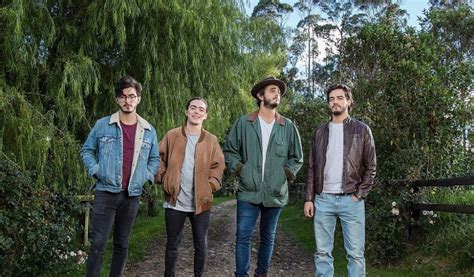 The band is formed by juan pablo isaza (guitars and vocals), juan pablo villamil (banjo and vocals) and the the members of morat have known each other since they were five years old.1 they all studied together at the la. Morat contando sus 12 'Balas perdidas'
