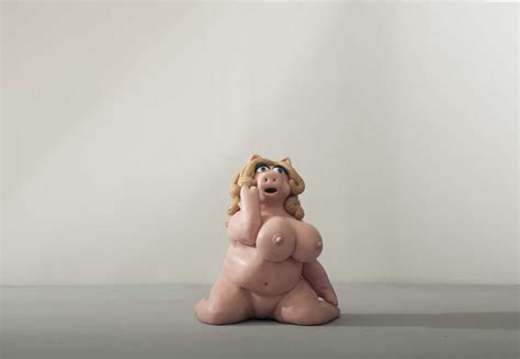 Post Emilio Rangel Miss Piggy Muppets Sculpture Statue Inanimate