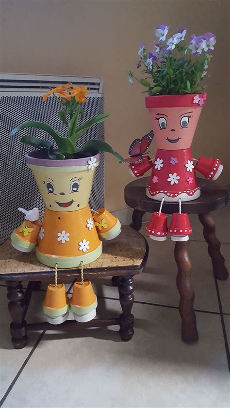 Épinglé par Yolande Cordier sur déco pot de fleur Pots de fleurs décorés Gens sur les pots de