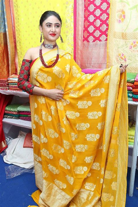 Pin By Sanjay Menavan On Actresses Sarees Fashion Saree Royal Fashion