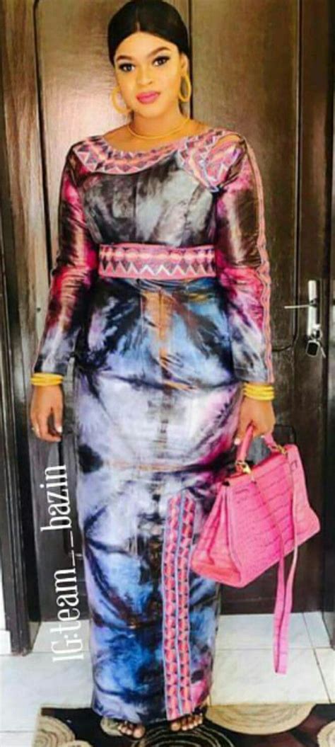 Bleu roi, bleu ciel, rose fuchsia, jaune moutarde, rouge, blanc, vert olive, des couleurs plus 2019 new fashion bazin print dashiki women blouse yomadou elastic color pattern suits(top and pants)for women/lady. Pinterest Mode Africaine Femme 2019