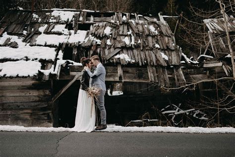 Die schönsten neusten trends, die die braut im winter warm halten! Brautkleid Winter Berge und Romantik - ein verliebtes Paar ...