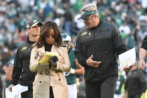 Pam Oliver Opens Up On 25 Years As Foxs Sideline Reporter Yahoo Sports
