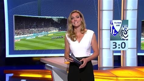 Ard sportschau moderatorin julia scharf pikantes foto kursiert fanbase from www.extratipp.com. Julia Scharf | Sportschau | 01.08.2015 - YouTube