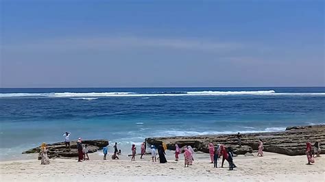 Mengingat letak pantai ini yang masih tersembunyi, belum ada kebijakan harga tiket masuk ke pantai ini. Pantai kura-kura #lombok - YouTube