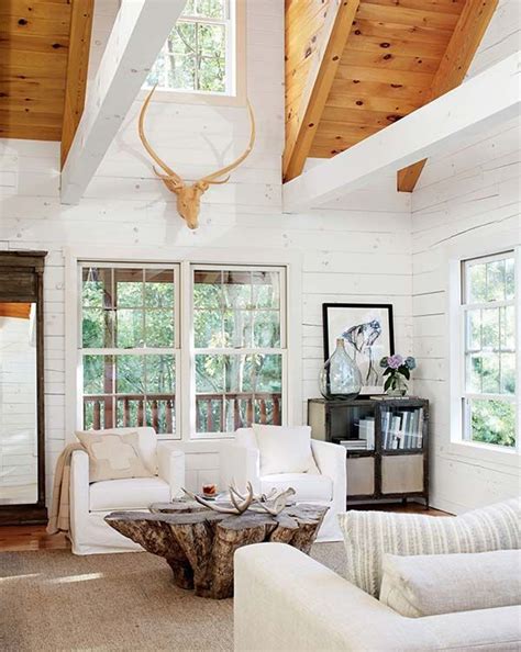 54 best Log Homes Painted images on Pinterest | Log houses ... Building a house from wooden logs.