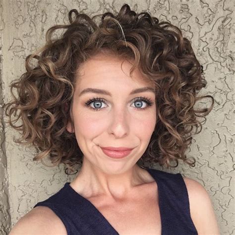 Wavy hair can now and then be difficult to style or trim, notwithstanding not at all like wavy hair, wavy hair develops straight and as it develops longer, goes up against a wavy frame. Long hair vs short hair . . . I find for my curl pattern (2c/3a) that my hair tends … | Curly ...