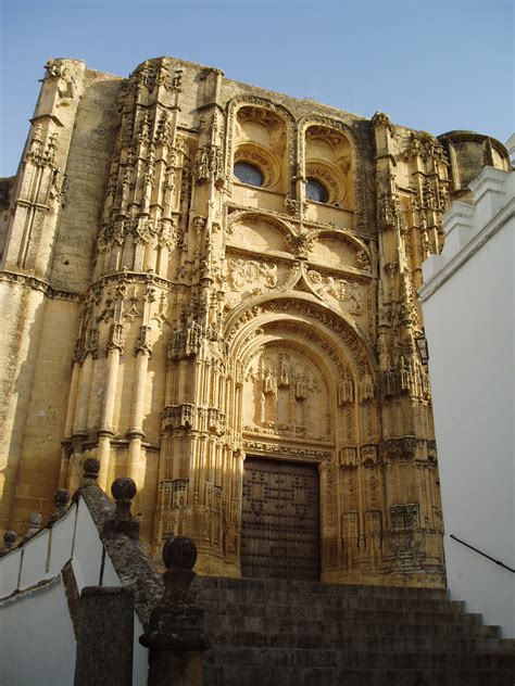 The commerical real estate company lee and associates is advertising the 8.89 acre parcel for sale at $3.3 million dollars. Basílica de Santa María de la Asunción (Arcos de la Frontera)