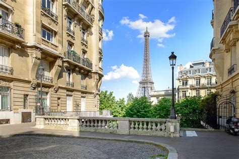 Articles similaires à Avenue de Camoens Tour Eiffel photographie Paris art mur numérique