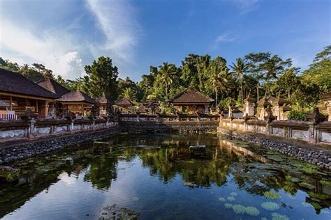 TampakSiring Tirta Empul Entrance Fee. Holy Spring Temple Dress Code