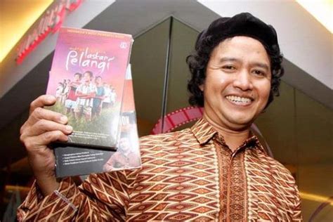 Pada bagian akhir, penulis memberikan nasihatnya kepada pembaca, bahwa meski kenyataan terkadang kebenaran dikalahkan dengan kenyataan tetaplah menjadi sang semoga bermanfaat! Manfaat Teks Ulasan Bagi Pembaca Dan Penulis : Uh Teks ...