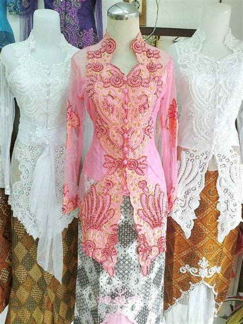 Salah satunya yang cukup menyita banyak tenaga dan pikiran adalah tentang baju pengantin. Info Terpopuler 25 Baju Pengantin Syari Warna Pink