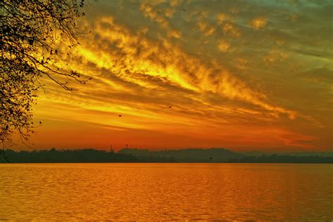 無料画像 風景 海 水 自然 地平線 雲 日の出 日没 太陽光 湖 夜明け 夕暮れ イブニング トワイライト