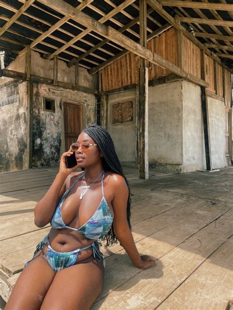 Ghanaian Beauty In Her Bikini On Her Cell Phone Cufo510
