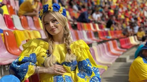 Публикация от vlada (@v.lada_sedan) 26 сен 2019 в 8:23 pdt. Vlada Zinchenko ist die frechste Spielerfrau der EM: Sie ...