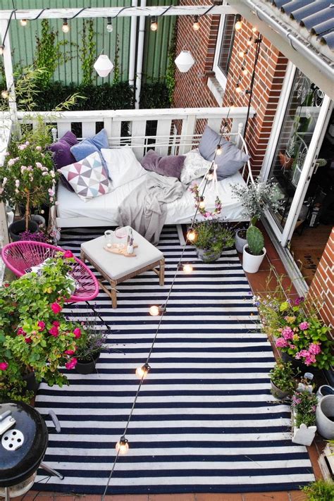 Elegantes sofa oder lässige liegelandschaft für die. Mein Balkon aka Outdoor Wohnzimmer! Ein Metallbett w... in ...