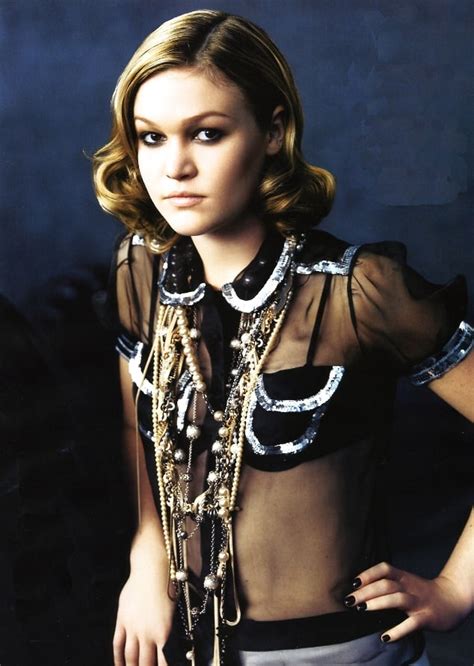 Sexy Julia Stiles Boobs Pictures Are Going To Make You Want Her Badly The Viraler