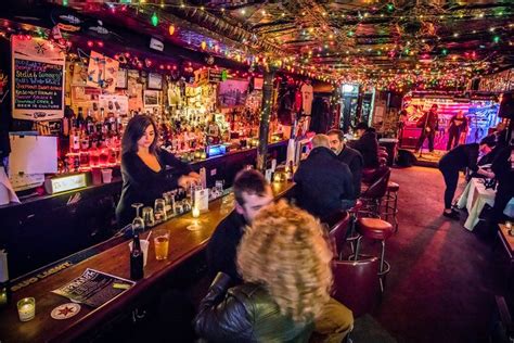 36 Hours In Brooklyn Published 2017 Dive Bar Cool Bars Wall Bar