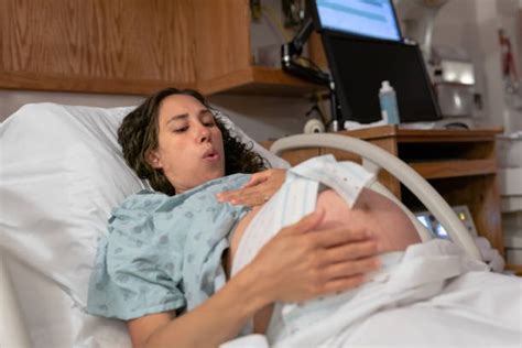 اسباب تاخر الولادة الطبيعية… وما المخاطر الناتجة عنه؟ استشارة ويب