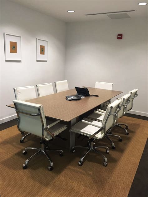 Small Conference Room in Doral, Davinci Meeting ...