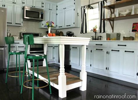 There's no kitchen without a kitchen island, even if you think that such a piece isn't for a small kitchen, you are wrong. Kitchen Island Seating - DIY Kitchen Table - 13 Seriously ...