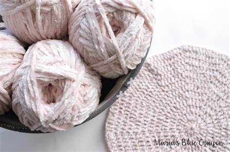 Our bernat baby velvet patterns collection filter sort by: Velvet Circle Pillow - Free Crochet Home Decor Pattern ...