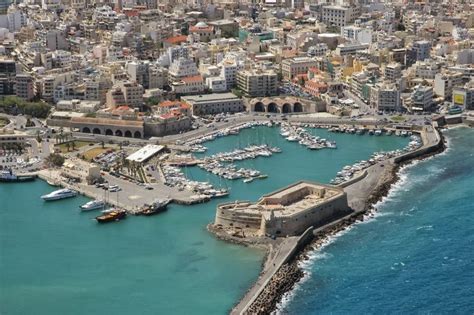 We would like to show you a description here but the site won't allow us. Οικογένεια απ' το Ηράκλειο γυρνάει την πλάτη στην AirBnb ...